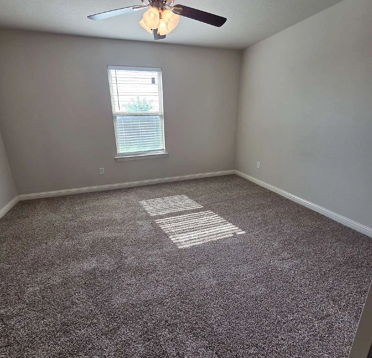 3 bed, 2.0 bath, 1544 sqft, $1,700 — Photo 3