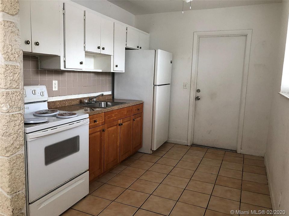 2nd image of 752 NW 4th St #1