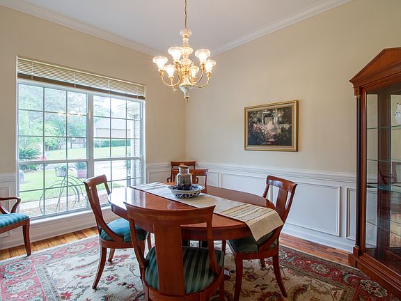3rd image of 887 Eagle View Dr