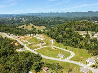 2306 Serenity Ct, Kingsport, TN 37665