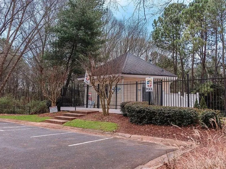 910 Augusta Dr — Photo 22
