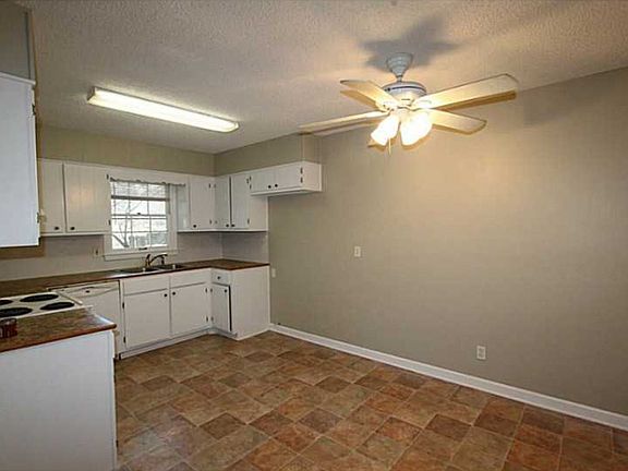 3rd image of 3210 Melrose Dr
