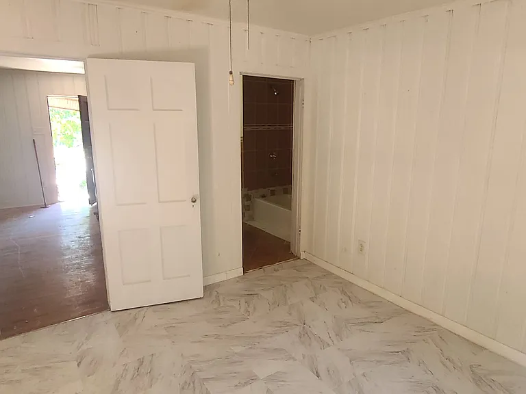 917 W Clarendon Dr — Photo 1