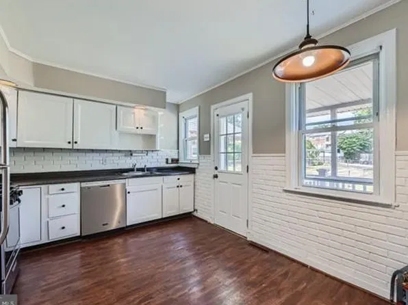 8446 Oakleigh Rd, Parkville, MD 21234