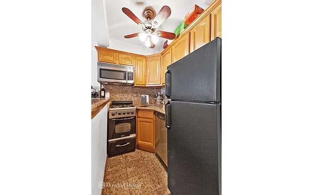 Rented by Douglas Elliman | media 14