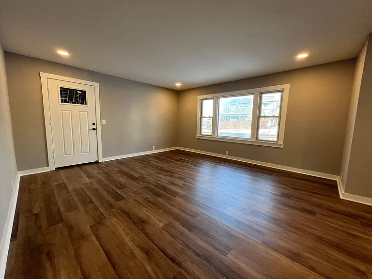 571 Stevenson St — Photo 4