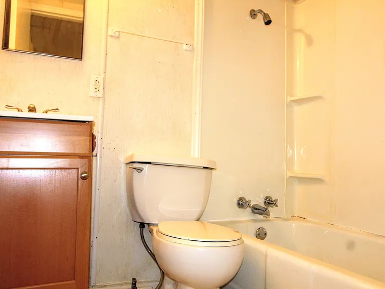 1021 College Ave — Photo 10
