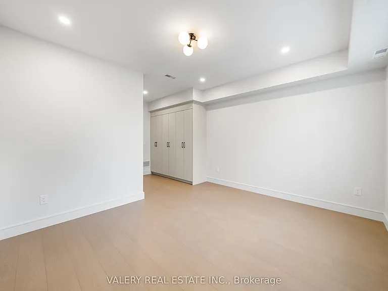 131 Dovercourt Rd #MAIN — Photo 16