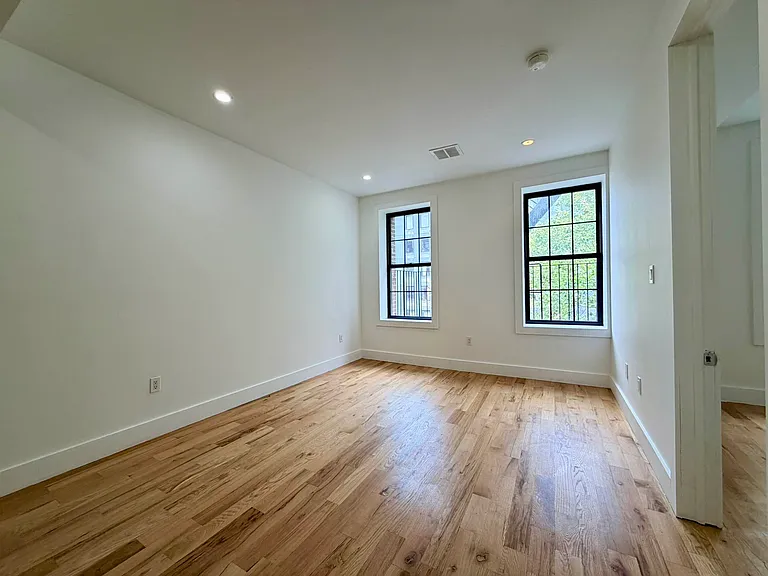 22 Patchen Ave #3F — Photo 2