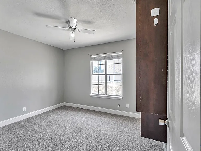 1710 N Weatherford St — Photo 33