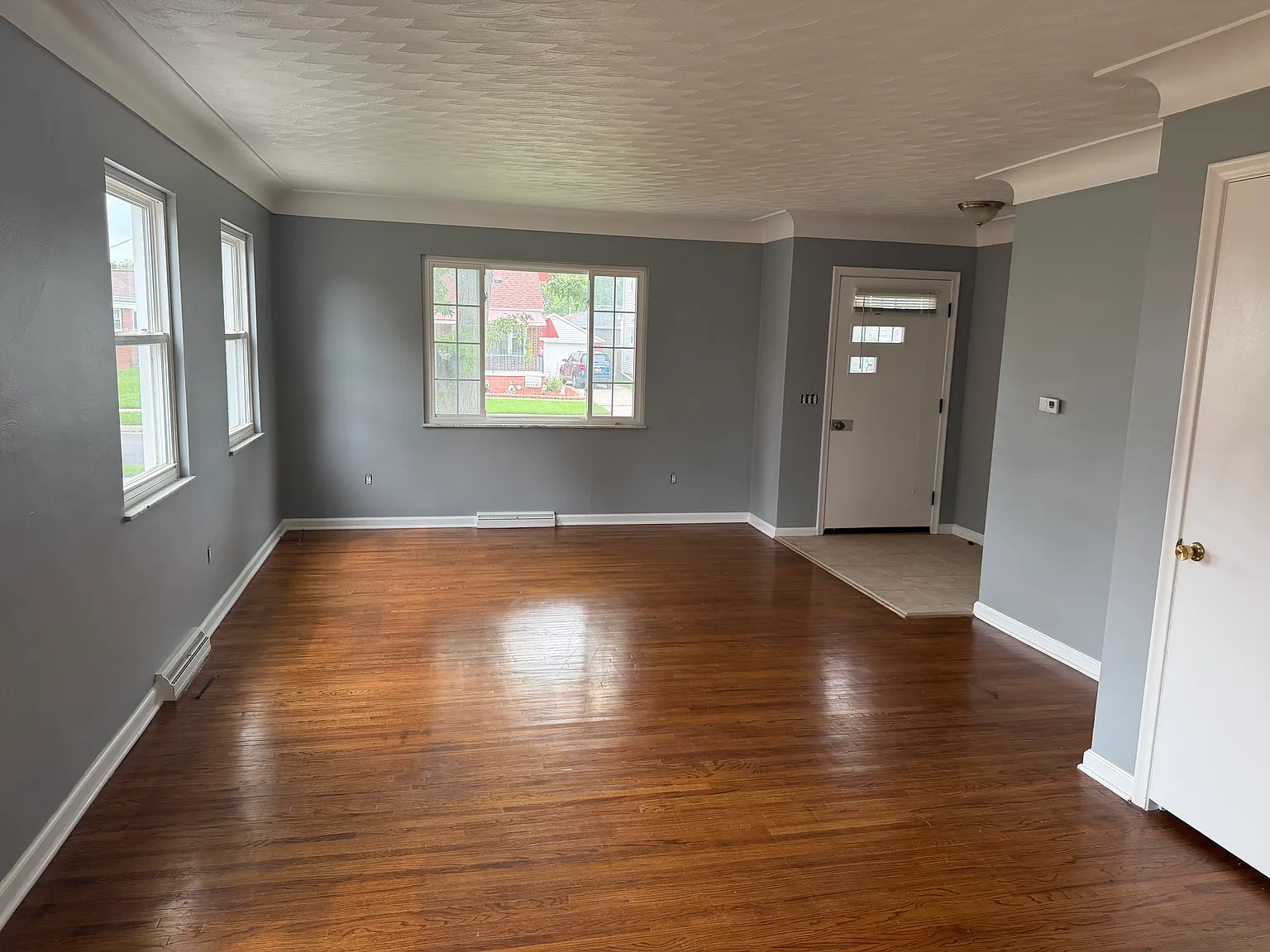 3 bed, 1370 sqft, $1,400 — Photo 4