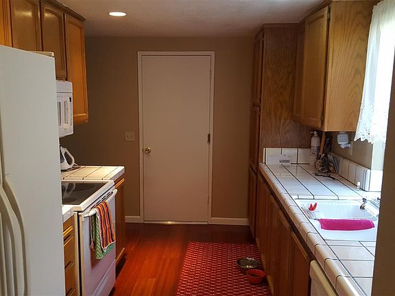 5th image of 1350 Foxhollow Way
