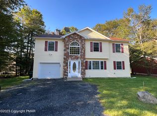 1100 Country Place Dr, Tobyhanna, PA