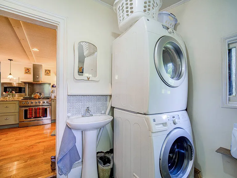 123 Bedell Ave — Photo 17