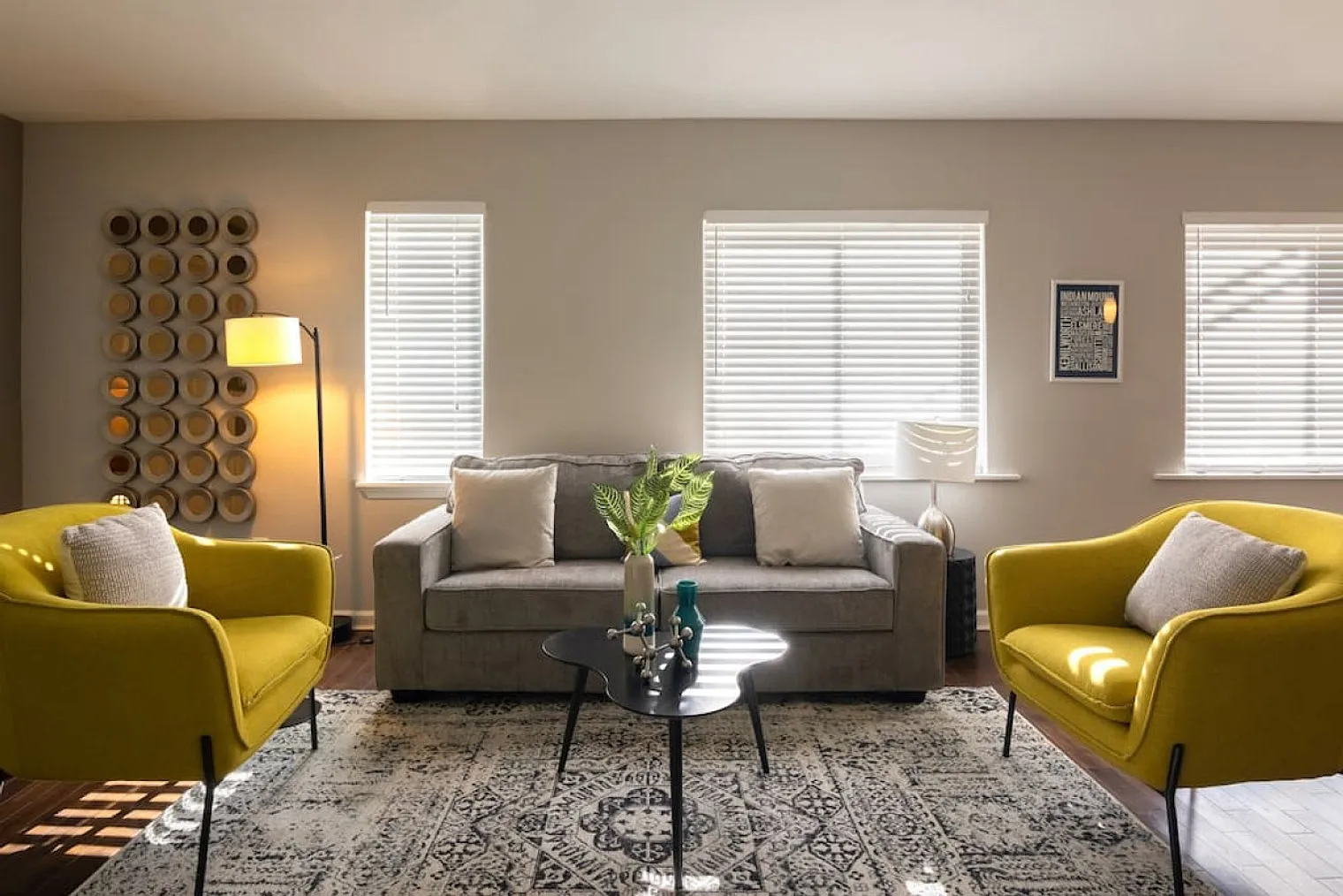 2 bed, 1.0 bath, 1313 sqft, $2,360 — Photo 1