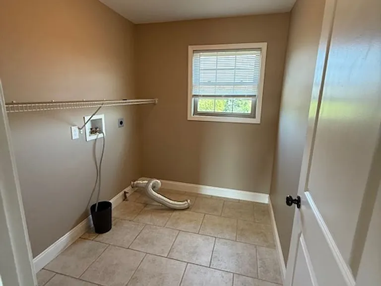 616 Wintergreen Dr — Photo 5