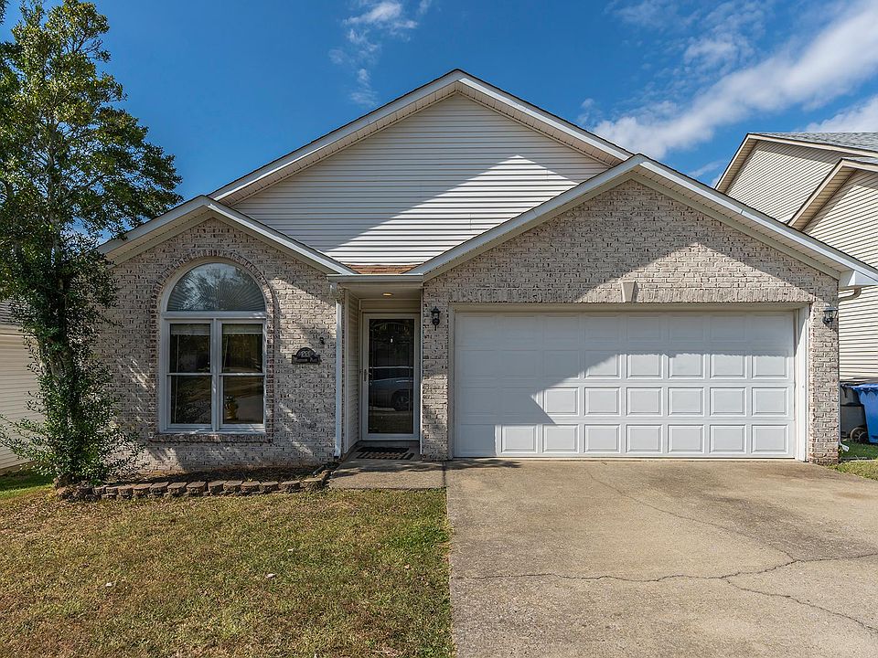 1st image of 221 Woodbrook Pl
