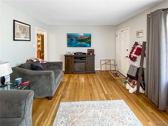 4th image of 13 Beech Hills Dr