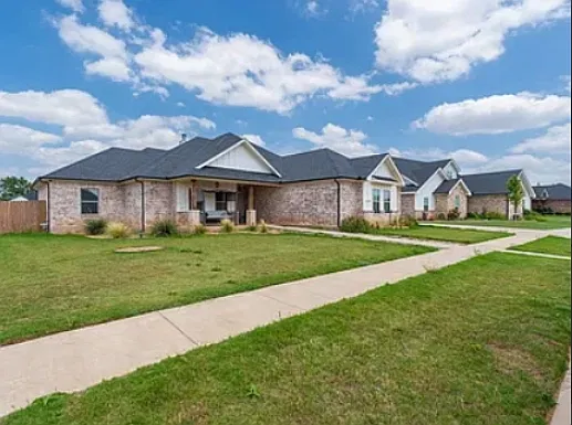 4 bed, 2371 sqft, $5,500 — Photo 1