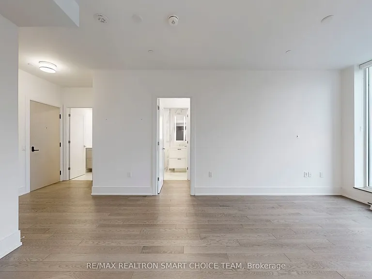10 Inn On The Park Dr #212 — Photo 11