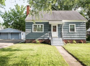 682 1st St, Crete, IL 60417