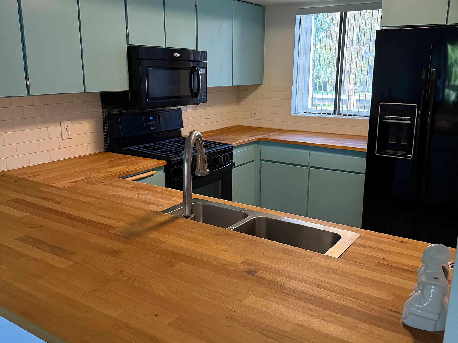 1 bed, 854 sqft, $1,950 — Photo 2