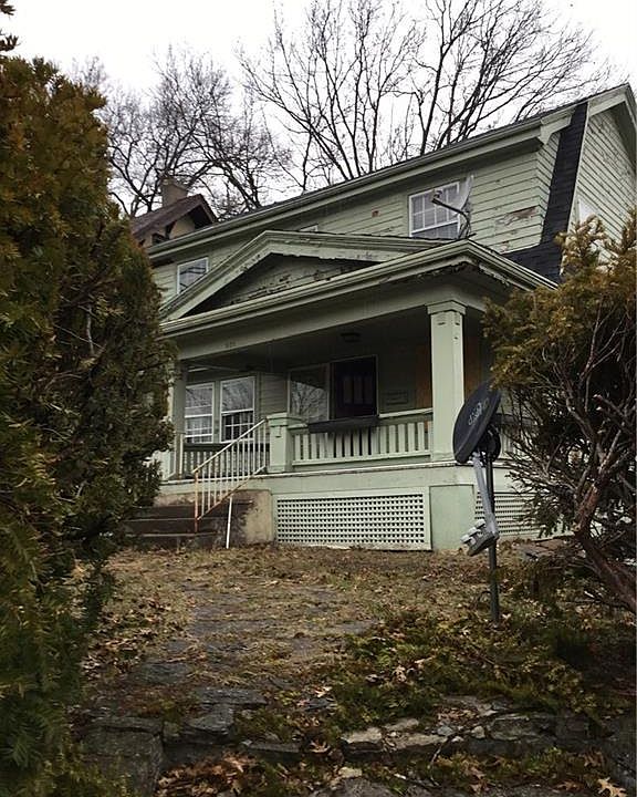 1st image of 901 Manhattan Ave