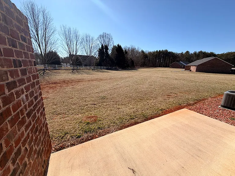 4008 Eugene Dr — Photo 8