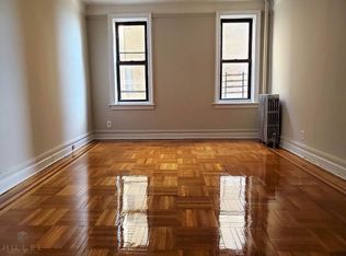 8602 Forest Pkwy APT 4, Woodhaven, NY 11421