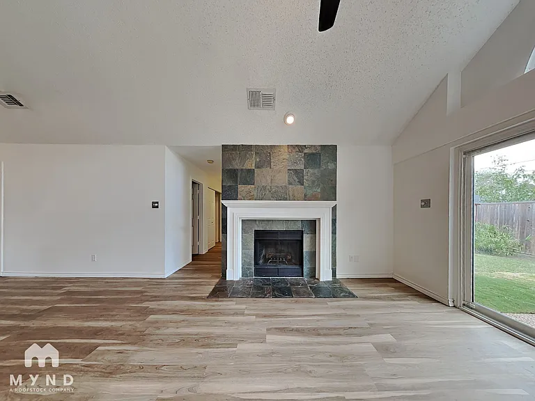 951 Freshwood Ct — Photo 2