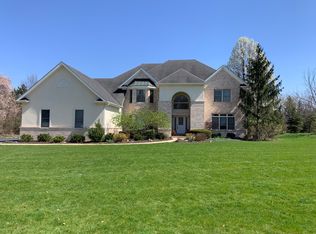 4 Enclave Way, Hawthorn Woods, IL 60047