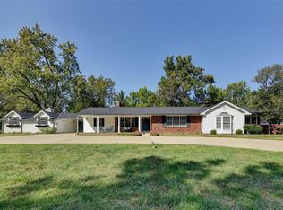 8 Ranch Ln, Saint Louis, MO 63131