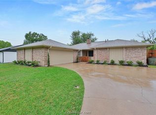 3910 Old Oaks Dr, Bryan, TX 77802