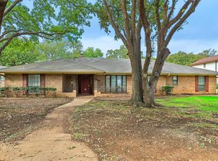 2102 Franklin Dr, Arlington, TX 76011