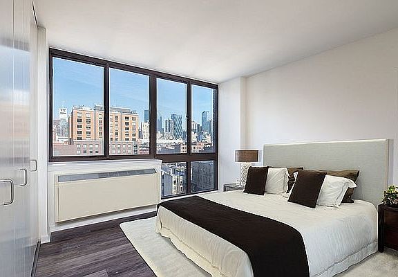 4th image of 520 W 43rd St APT 24E
