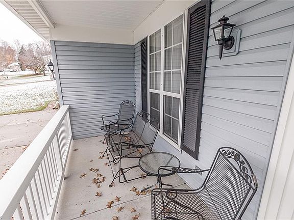 2nd image of 9602 Shadywood Ln