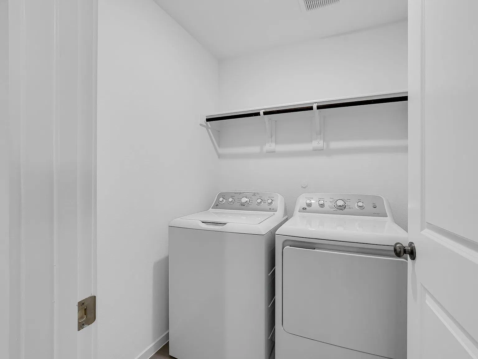 4 bed, 1667 sqft, $2,800 — Photo 2