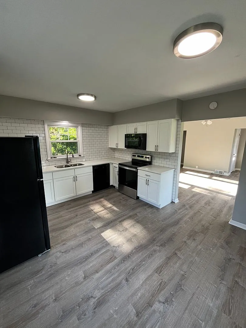 Finished basement! Top to Bottom remodel 3 Bedroom Rental in Moline — Photo 1