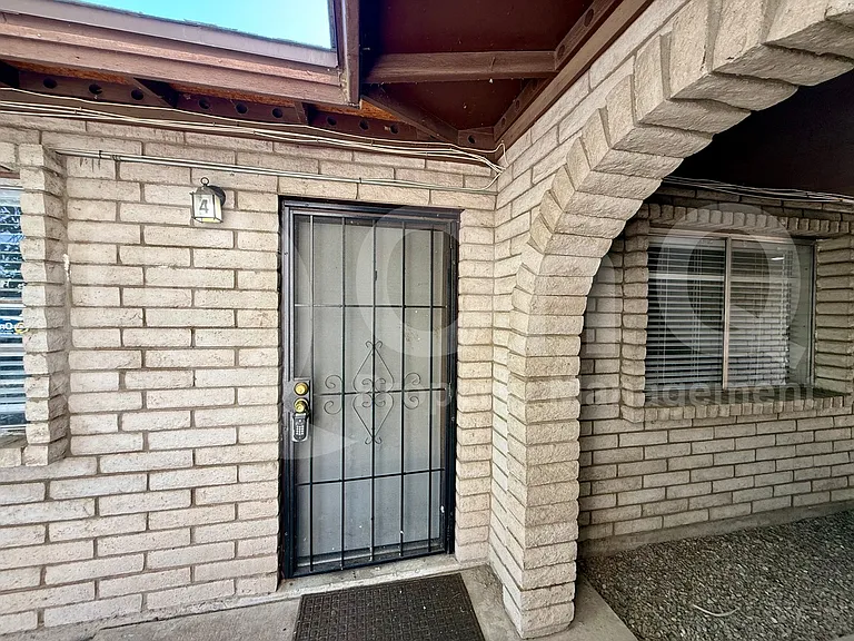 2201 W Belmont Ave #4 — Photo 23