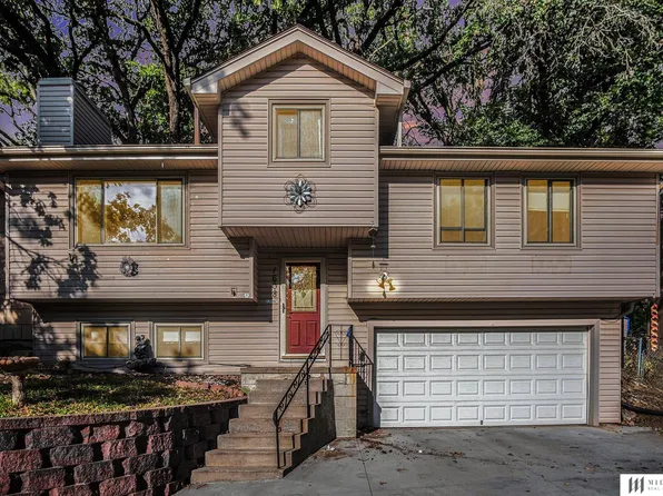 1608 Farrell Dr, Bellevue, NE 68005