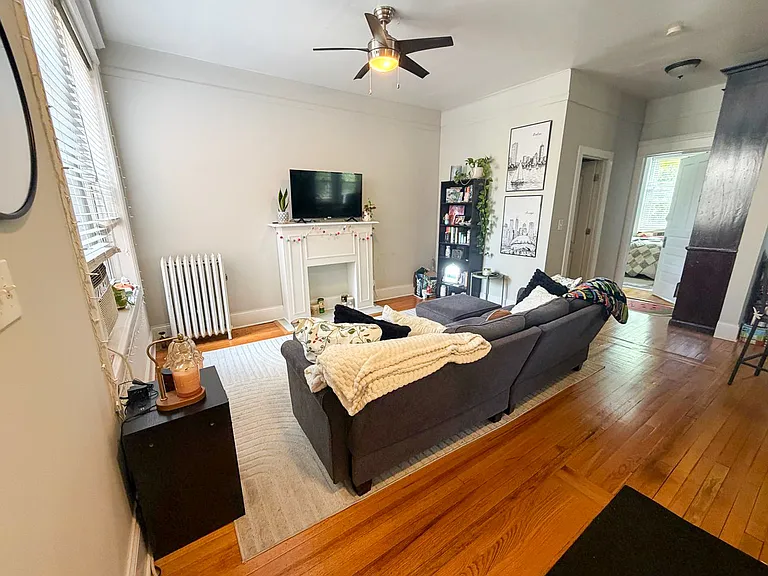 721 W Roscoe St #2 — Photo 14