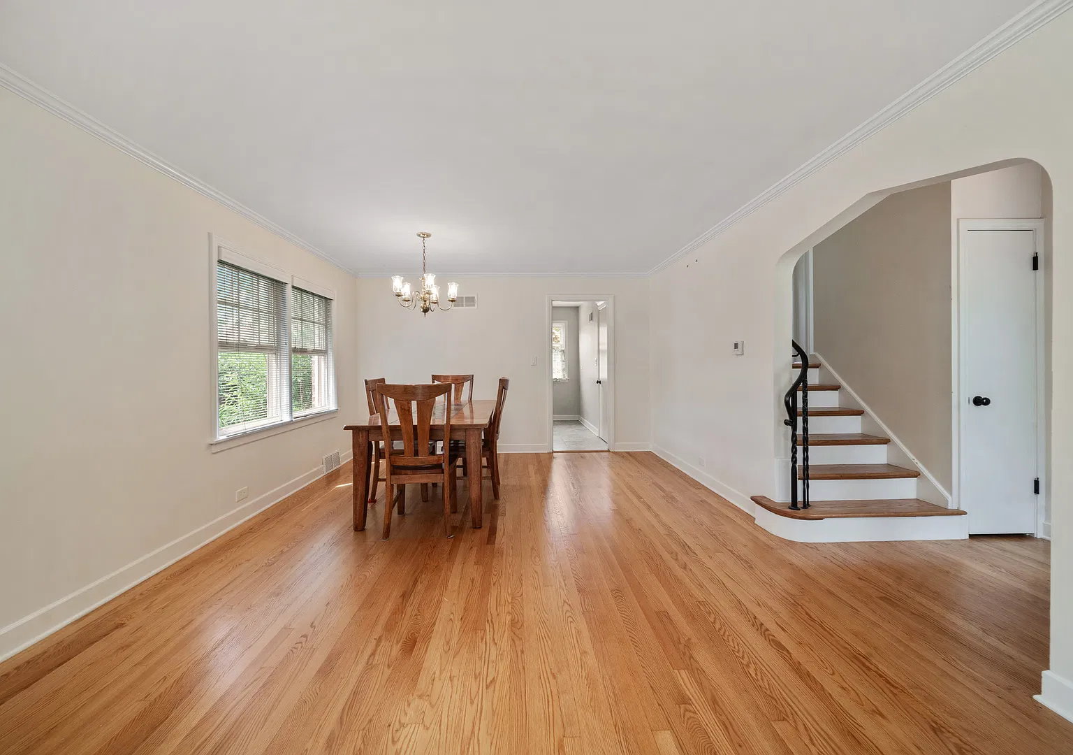 3 bed, 1405 sqft, $4,000 — Photo 4