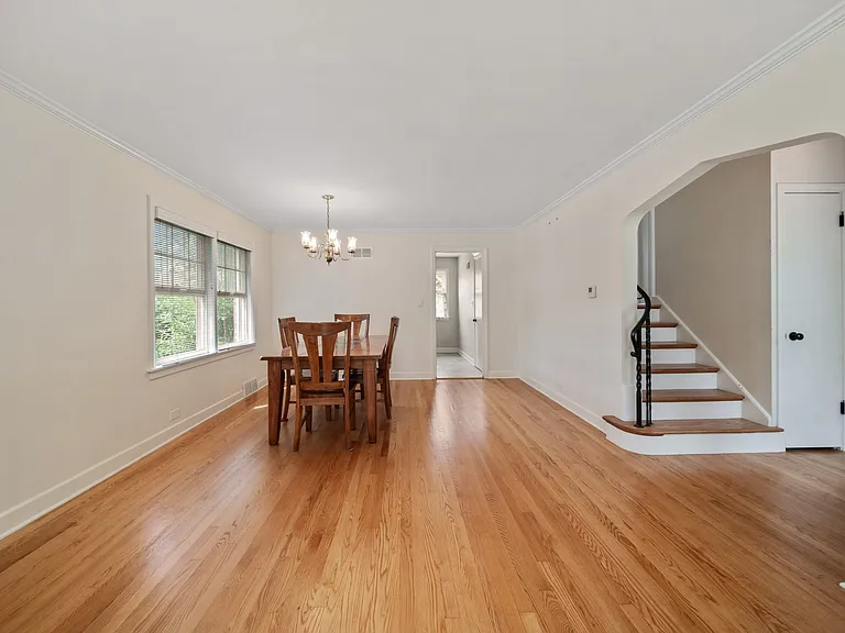 5320 Suffield Ct — Photo 4