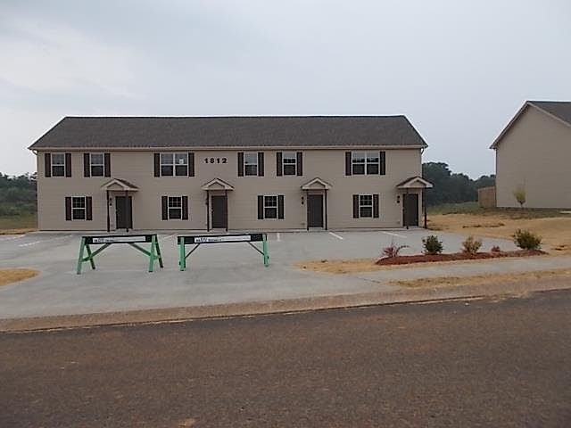 1st image of 1812 Beckett Dr APT B