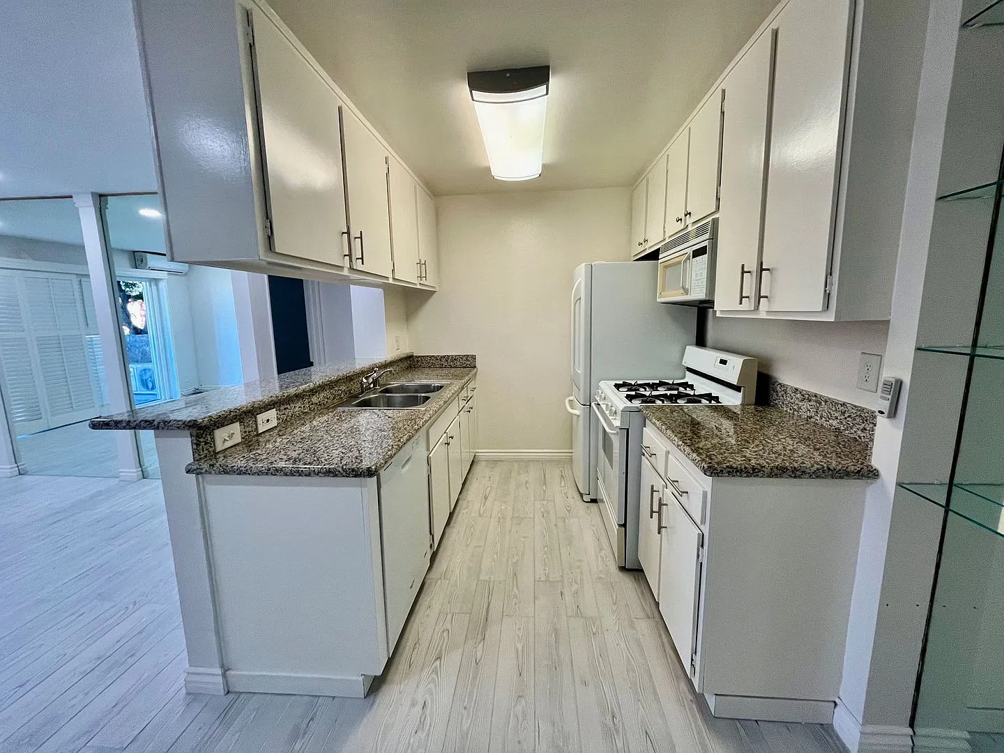 Bright and fresh 2-bed, 2-bath Lawndale Condo — Photo 1