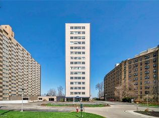 12520 Edgewater Dr APT 901, Lakewood, OH 44107