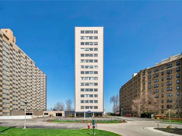 12520 Edgewater Dr APT 901, Lakewood, OH 44107