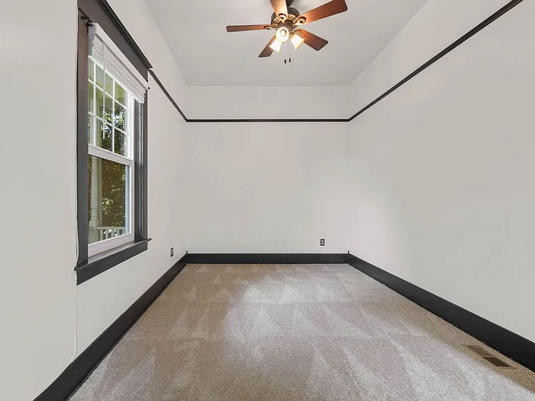 712 SW 3rd Pl — Photo 4