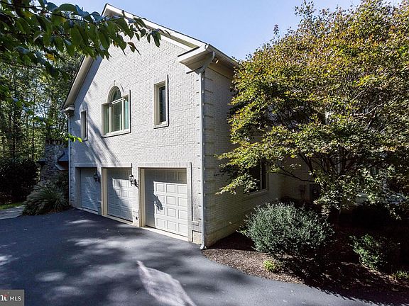 3rd image of 10406 Chelsea Manors Ct
