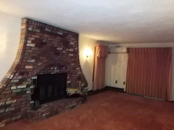 3rd image of 42 Sweet Briar Ln